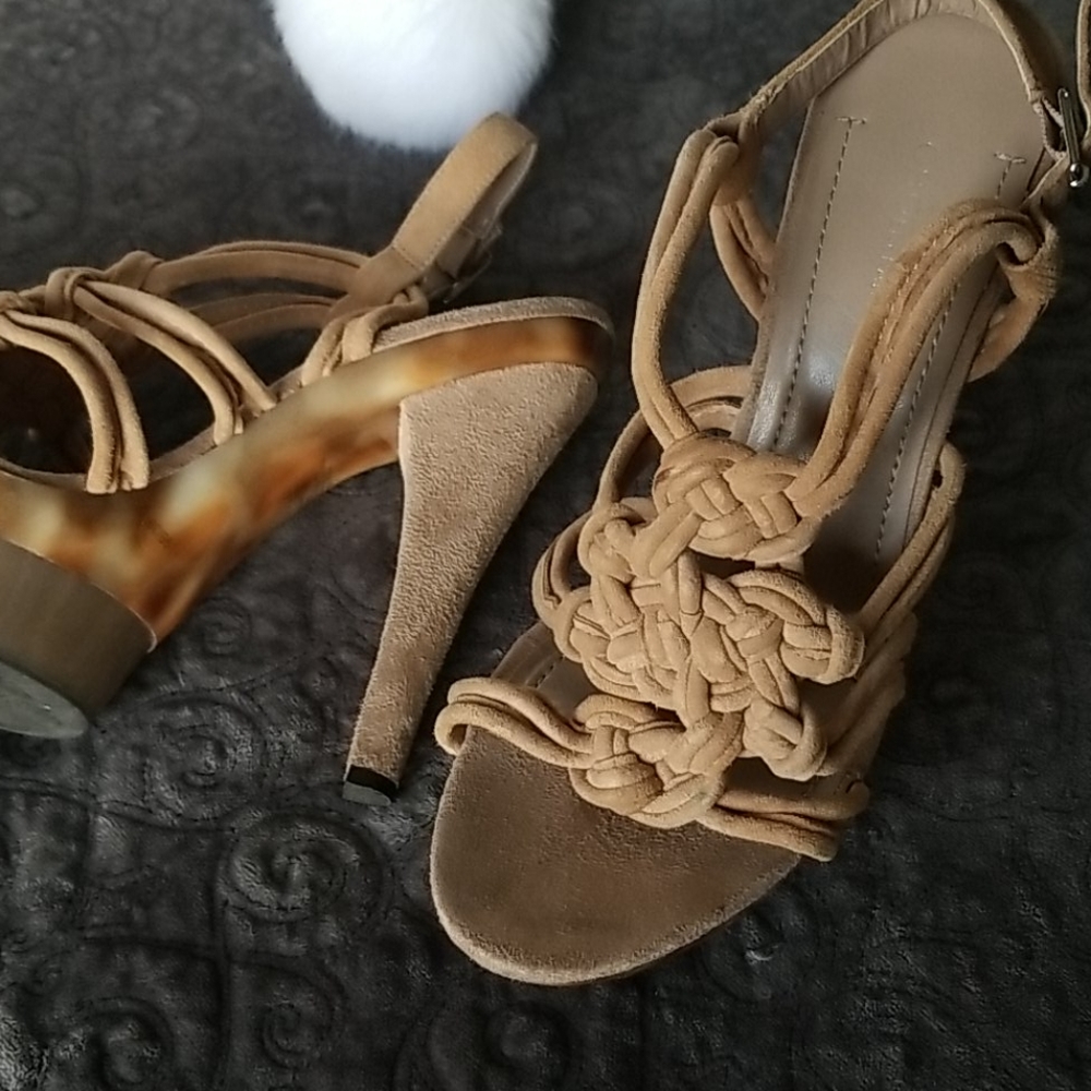 BCBG HIGH HEEL SANDLES